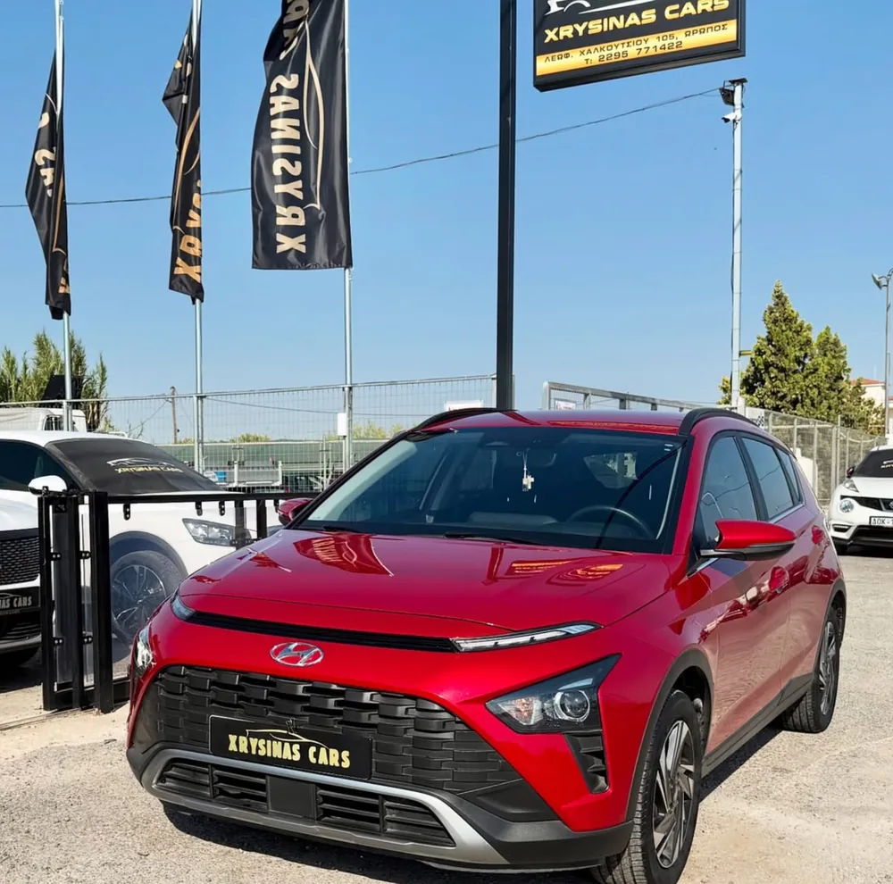 Κόκκινο Hyundai από το απόθεμά μας, στην είσοδο της έκθεσης