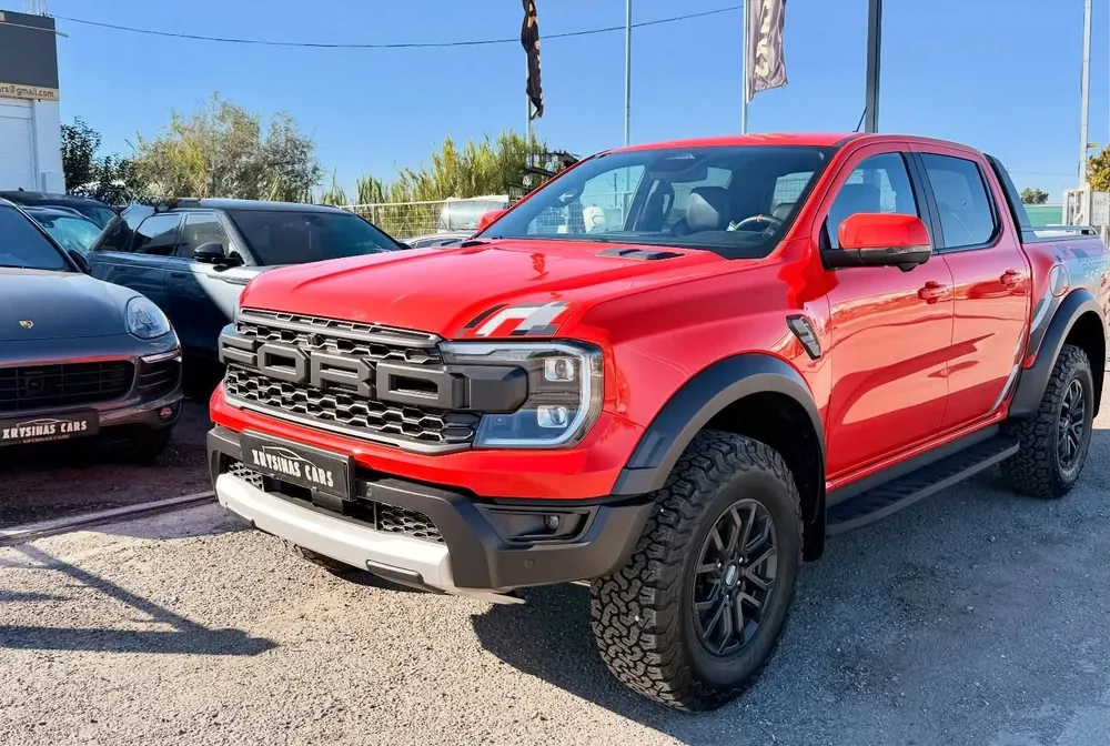 Κόκκινο Ford Ranger Raptor από το απόθεμά μας, στον χώρο της έκθεσης